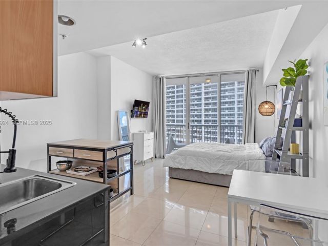 condo for rent in Miami - 1750 N Bayshore Dr 1204 - MondialRealty