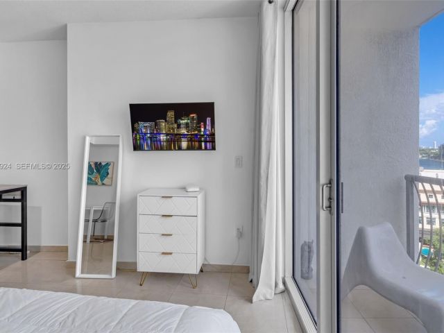 condo for rent in Miami - 1750 N Bayshore Dr 1204 - MondialRealty