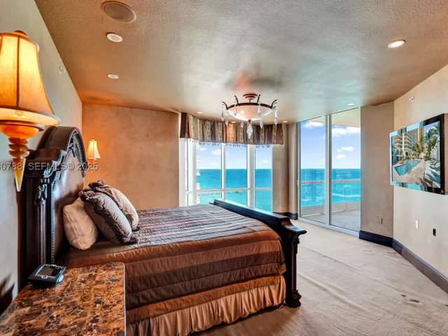 3-bedroom condo for sale in Sunny Isles Beach - 16047 Collins Ave 2101 - MondialRealty