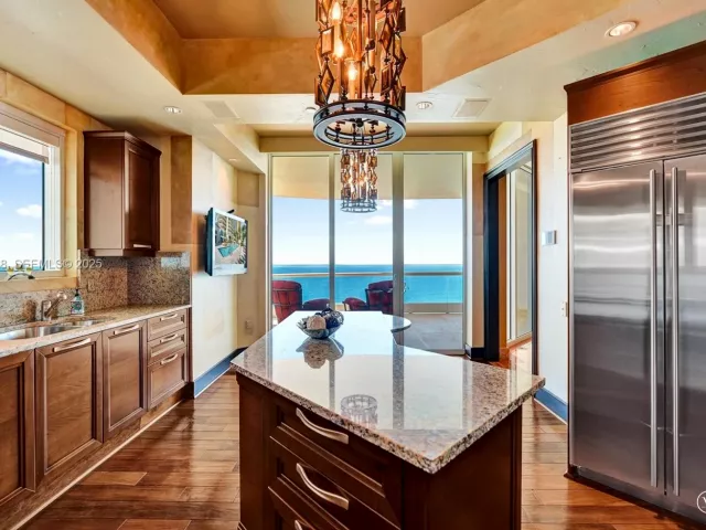 3-bedroom condo for sale in Sunny Isles Beach - 16047 Collins Ave 2101 - MondialRealty