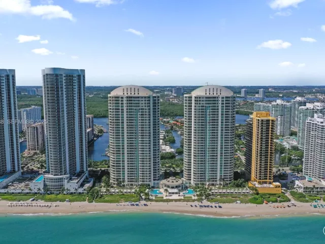 3-bedroom condo for sale in Sunny Isles Beach - 16047 Collins Ave 2101 - MondialRealty
