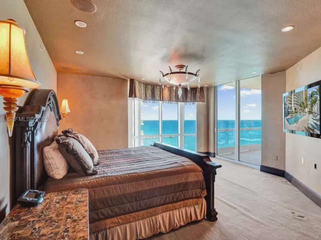 3-bedroom condo for sale in Sunny Isles Beach - 16047 Collins Ave 2101 - MondialRealty