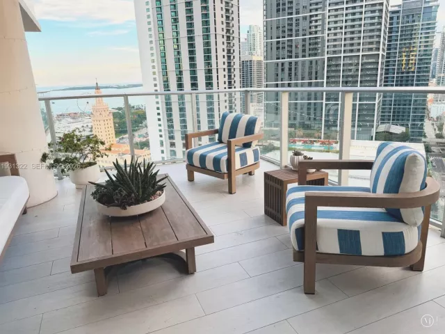 3-bedroom condo for sale in Miami - 851 NE 1st Ave 2212 - MondialRealty