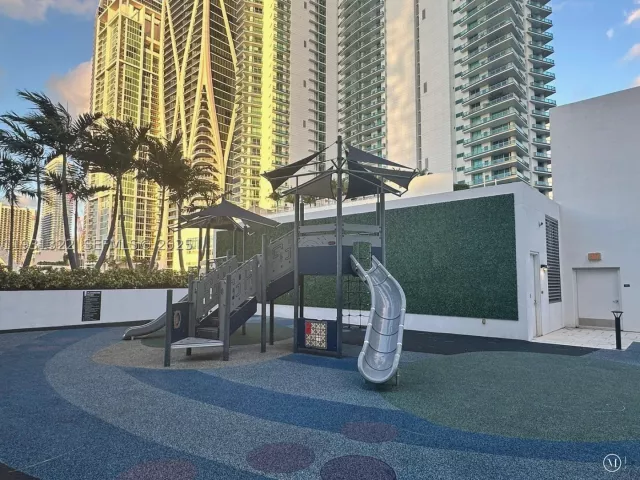 3-bedroom condo for sale in Miami - 851 NE 1st Ave 2212 - MondialRealty