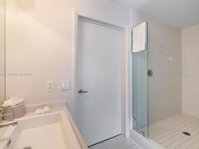 Apartment for rent  Unit #401 - photo 6906922