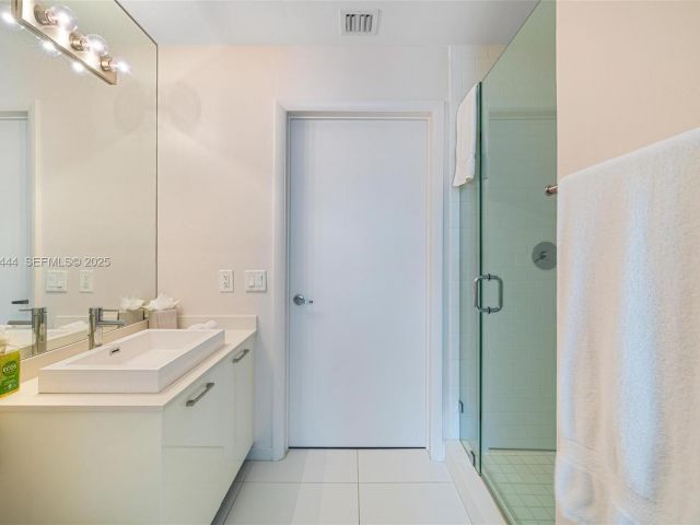 Apartment for rent  Unit #401 - photo 6906923