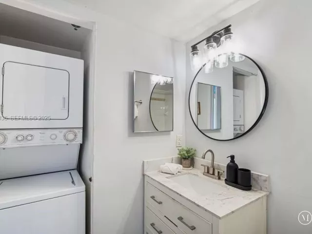 3-bedroom condo for sale in Miami - 1200 Brickell Bay Dr 2202 - MondialRealty