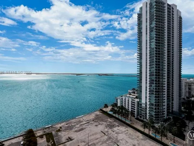 3-bedroom condo for sale in Miami - 1200 Brickell Bay Dr 2202 - MondialRealty
