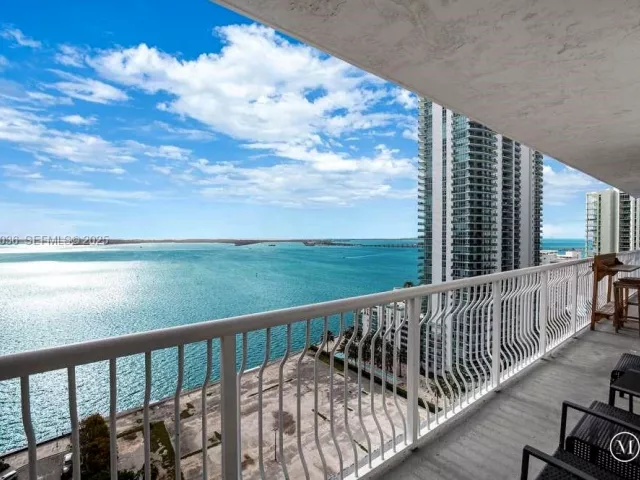 3-bedroom condo for sale in Miami - 1200 Brickell Bay Dr 2202 - MondialRealty