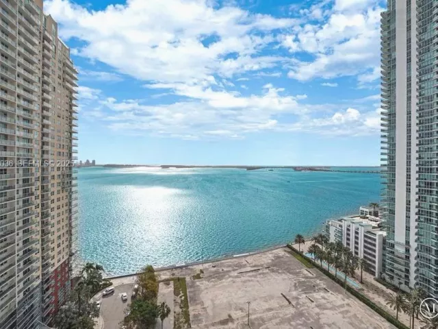 3-bedroom condo for sale in Miami - 1200 Brickell Bay Dr 2202 - MondialRealty