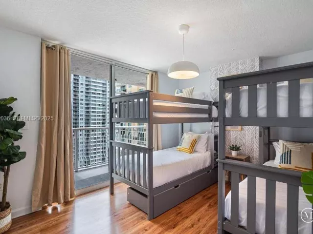 3-bedroom condo for sale in Miami - 1200 Brickell Bay Dr 2202 - MondialRealty