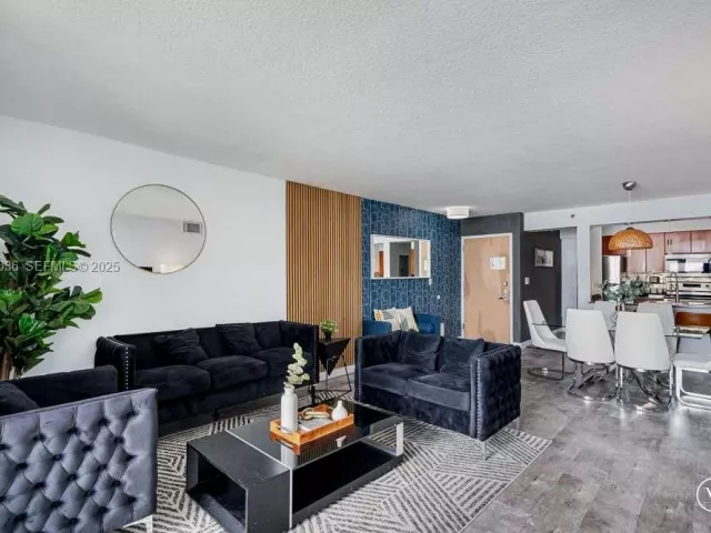 3-bedroom condo for sale in Miami - 1200 Brickell Bay Dr 2202 - MondialRealty