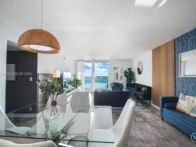 3-bedroom condo for sale in Miami - 1200 Brickell Bay Dr 2202 - MondialRealty