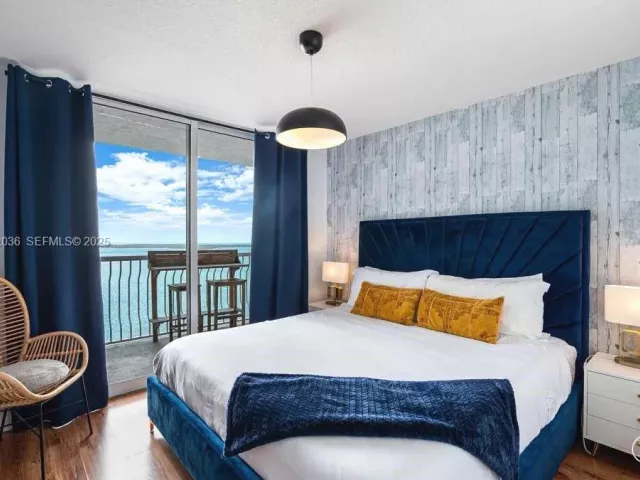 3-bedroom condo for sale in Miami - 1200 Brickell Bay Dr 2202 - MondialRealty