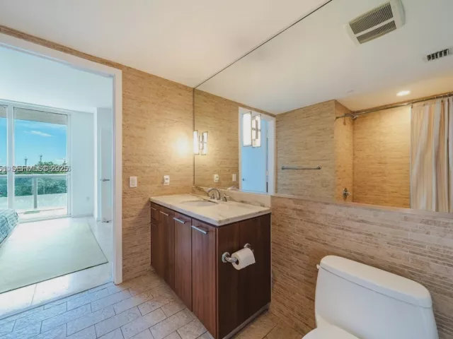 2-bedroom condo for sale in Miami - 50 Biscayne Blvd 602 - MondialRealty