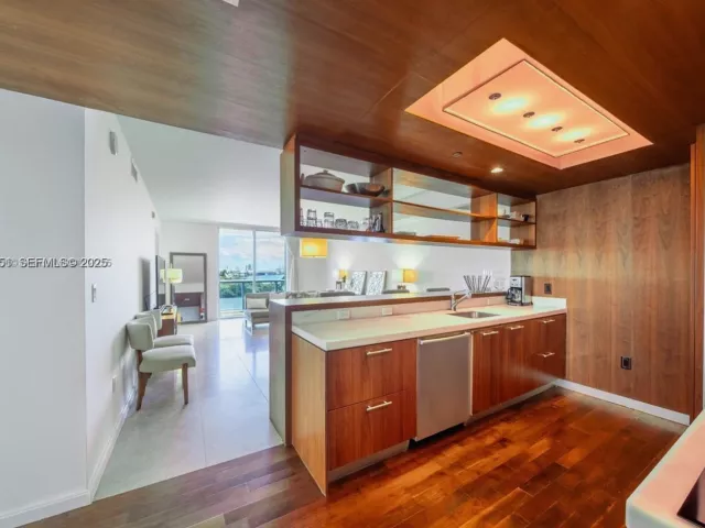 2-bedroom condo for sale in Miami - 50 Biscayne Blvd 602 - MondialRealty