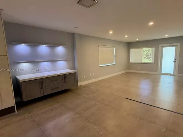 2-bedroom home for rent in North Miami - 1975 Sans Souci Blvd 0 - MondialRealty