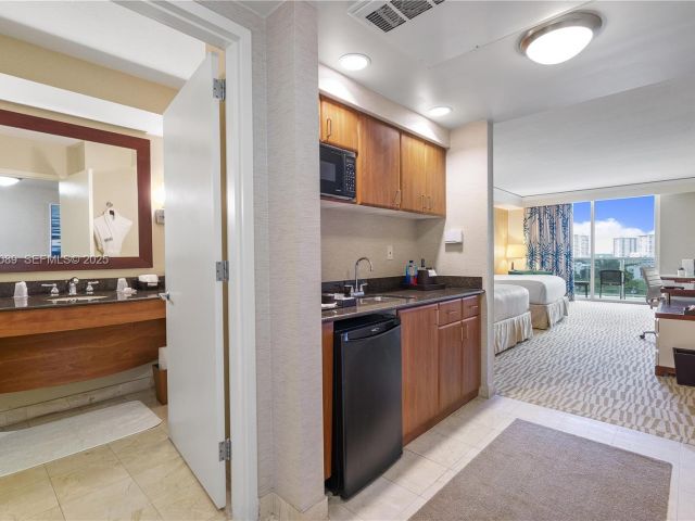 condo for sale in Sunny Isles Beach - 18001 Collins ave 616 - MondialRealty