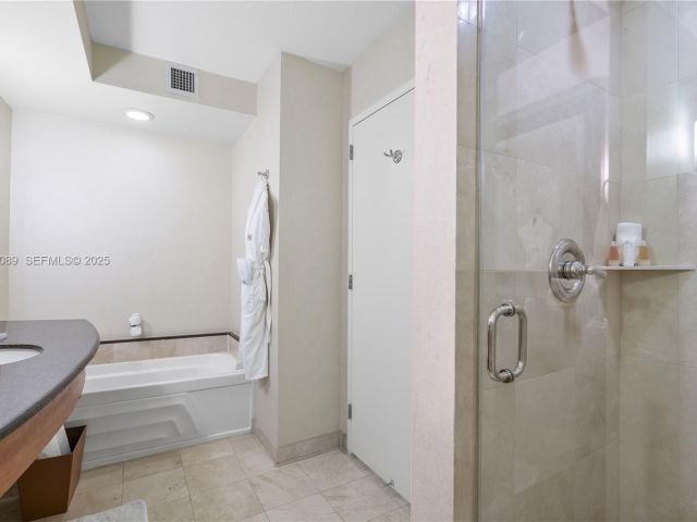 condo for sale in Sunny Isles Beach - 18001 Collins ave 616 - MondialRealty
