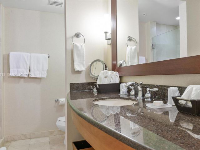 condo for sale in Sunny Isles Beach - 18001 Collins ave 616 - MondialRealty