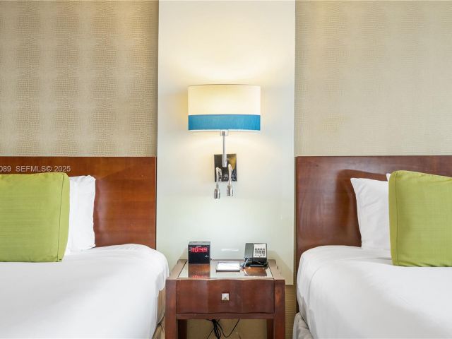 condo for sale in Sunny Isles Beach - 18001 Collins ave 616 - MondialRealty