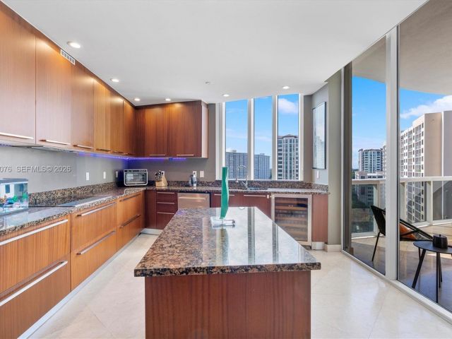 Apartment for sale  Unit #904 - photo 6908021