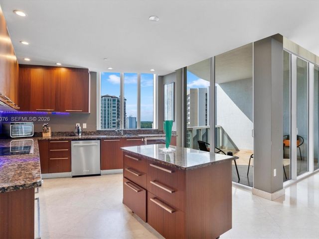 Apartment for sale  Unit #904 - photo 6908023