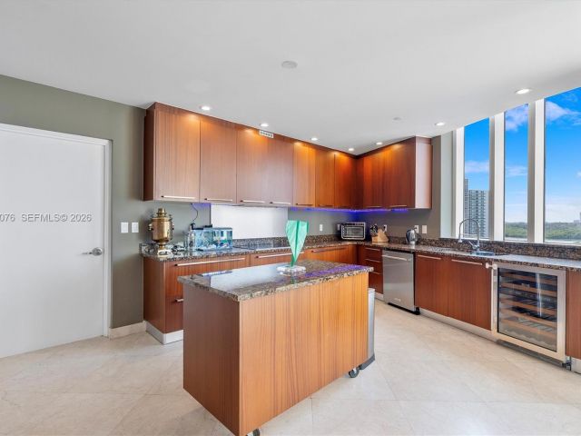 Apartment for sale  Unit #904 - photo 6908024