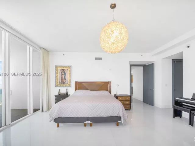 3-bedroom condo for sale in Sunny Isles Beach - 16001 Collins Ave 701 - MondialRealty