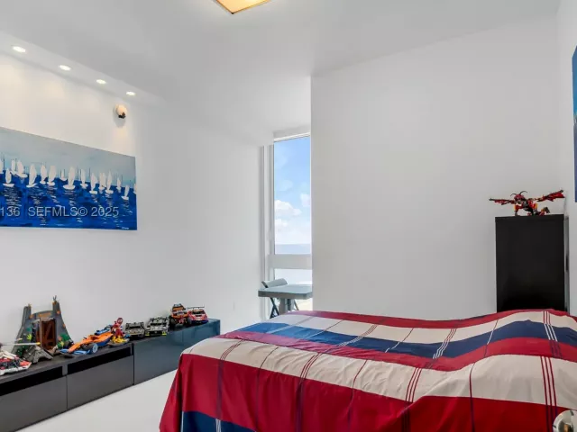 3-bedroom condo for sale in Sunny Isles Beach - 16001 Collins Ave 701 - MondialRealty