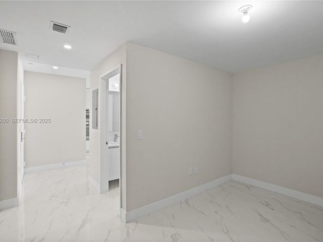 Apartment for rent  Unit #602 - photo 6907382