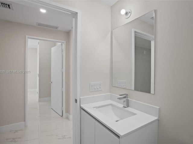 Apartment for rent  Unit #602 - photo 6907385