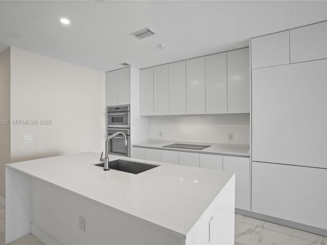 Apartment for rent  Unit #602 - photo 6907394