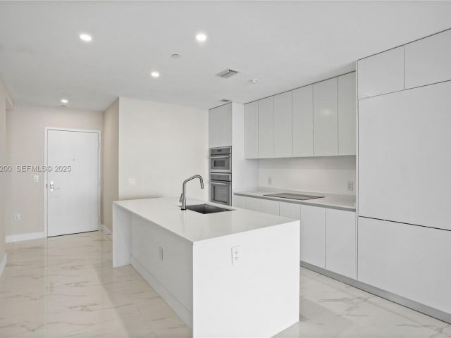 Apartment for rent  Unit #602 - photo 6907395