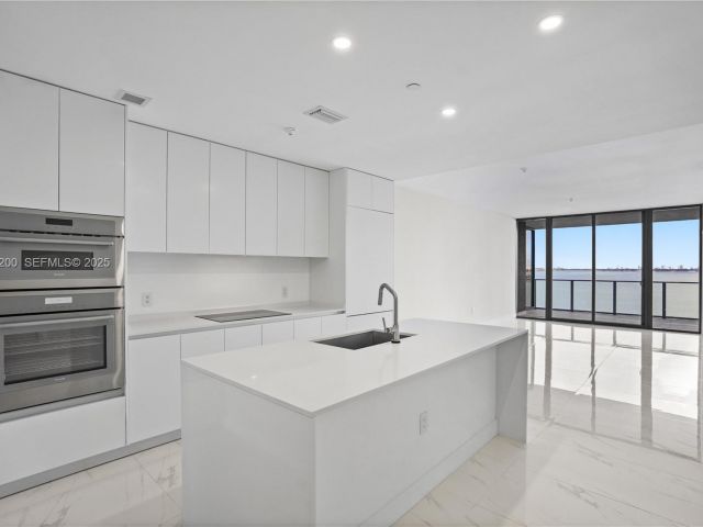 Apartment for rent  Unit #602 - photo 6907396