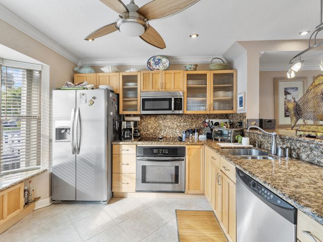 Home for rent at 2725 NE 15th Street - photo 6907617