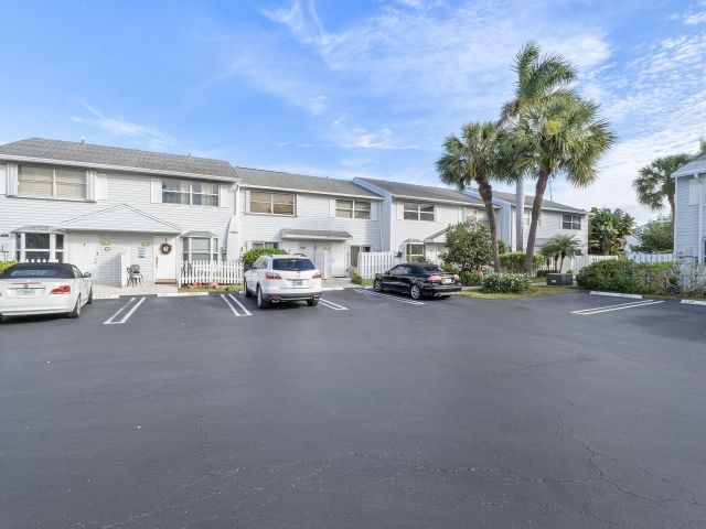 Home for rent at 2725 NE 15th Street - photo 6907623