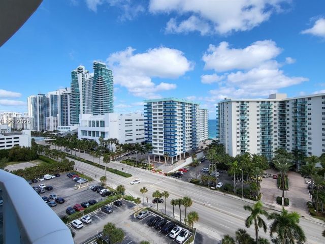 2-bedroom condo for sale in Hollywood - 3800 S Ocean Dr 1117 - MondialRealty