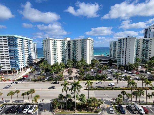 2-bedroom condo for sale in Hollywood - 3800 S Ocean Dr 1117 - MondialRealty