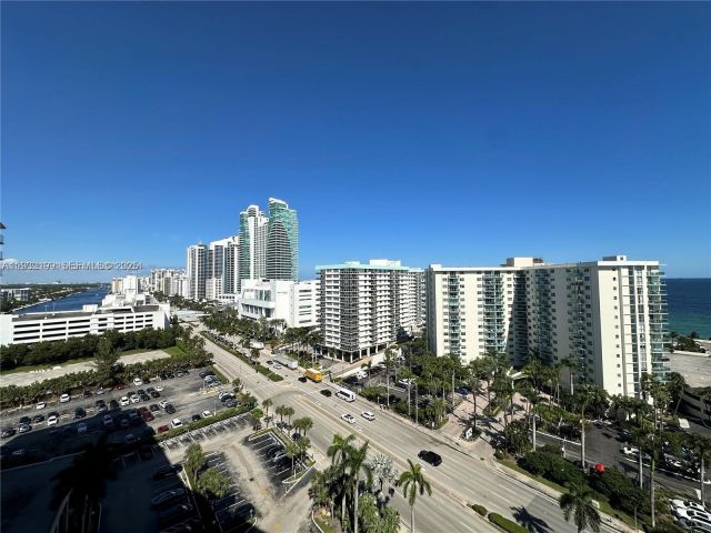 2-bedroom condo for sale in Hollywood - 3800 S Ocean Dr 1117 - MondialRealty