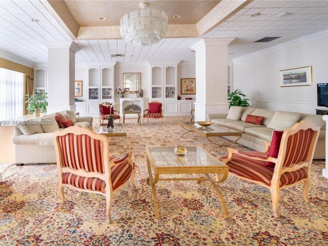 2-bedroom condo for sale in Hollywood - 3800 S Ocean Dr 1117 - MondialRealty