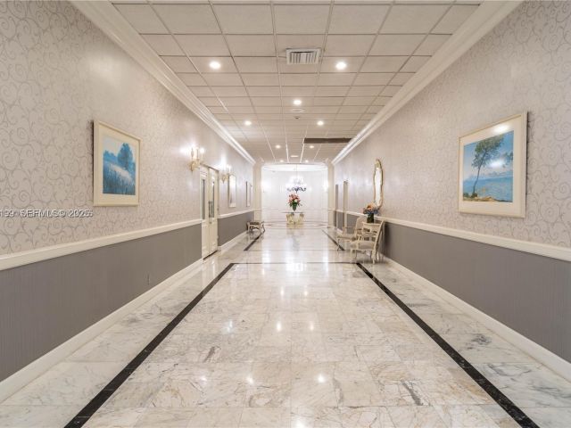 2-bedroom condo for sale in Hollywood - 3800 S Ocean Dr 1117 - MondialRealty