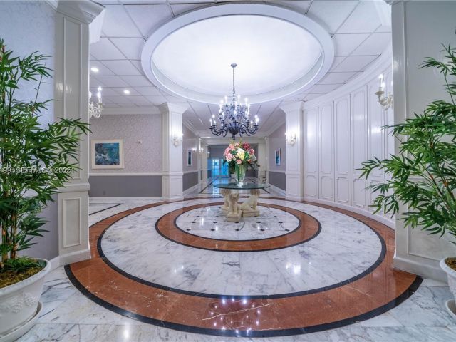 2-bedroom condo for sale in Hollywood - 3800 S Ocean Dr 1117 - MondialRealty