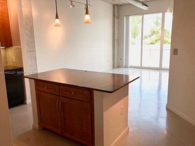 1-bedroom condo for sale in Miami - 2001 Biscayne Blvd 2608 - MondialRealty