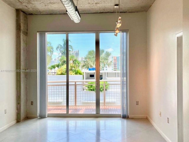 1-bedroom condo for sale in Miami - 2001 Biscayne Blvd 2608 - MondialRealty