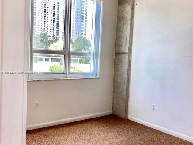 1-bedroom condo for sale in Miami - 2001 Biscayne Blvd 2608 - MondialRealty