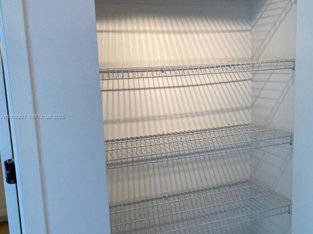 1-bedroom condo for sale in Miami - 2001 Biscayne Blvd 2608 - MondialRealty