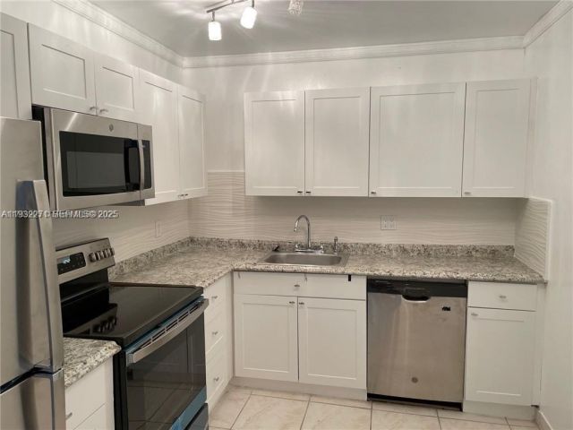 2-bedroom condo for sale in Hallandale Beach - 2500 Parkview Dr 1920 - MondialRealty