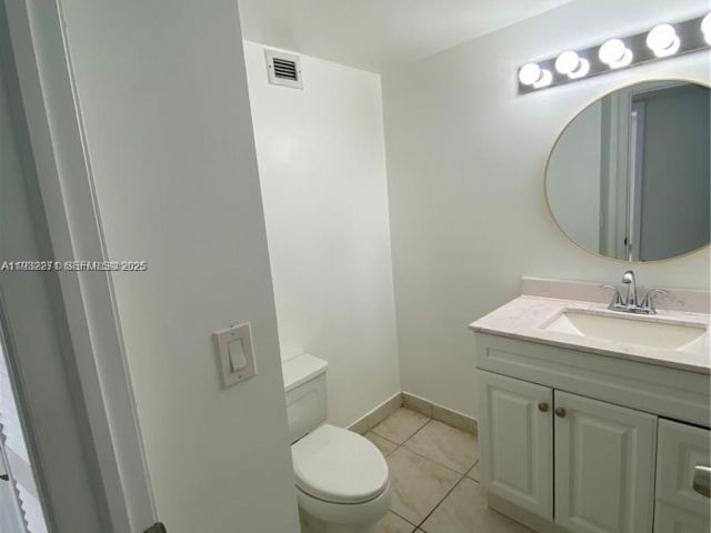 2-bedroom condo for sale in Hallandale Beach - 2500 Parkview Dr 1920 - MondialRealty