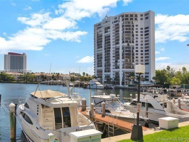 2-bedroom condo for sale in Hallandale Beach - 2500 Parkview Dr 1920 - MondialRealty